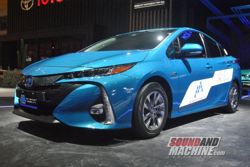 Hanya Di Hari Pertama Iims Hybrid Booth Toyota Didominasi Mobil