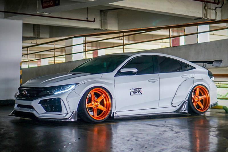 Honda Civic Turbo Sedan dengan Pelek HSR Forged