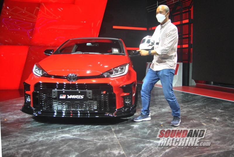 Fitra Eri dalam serah terima Toyota GR Yaris di GIIAS 2021