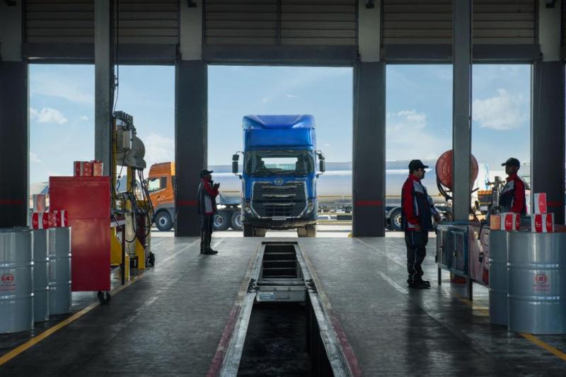 UD Trucks Gunakan Teknologi Ramah Lingkungan Untuk Standar Emisi Euro 4 di Indonesia, yang dilakukan oleh para pakarnya (sumber: UD Trucks)