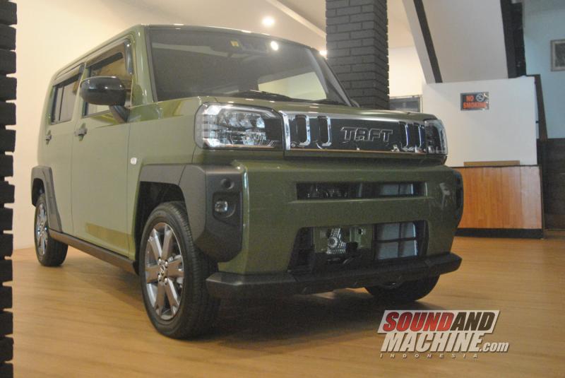 Daihatsu Taft terbaru di showroom JDM CBU Cars di Arteri Pondok Indah
