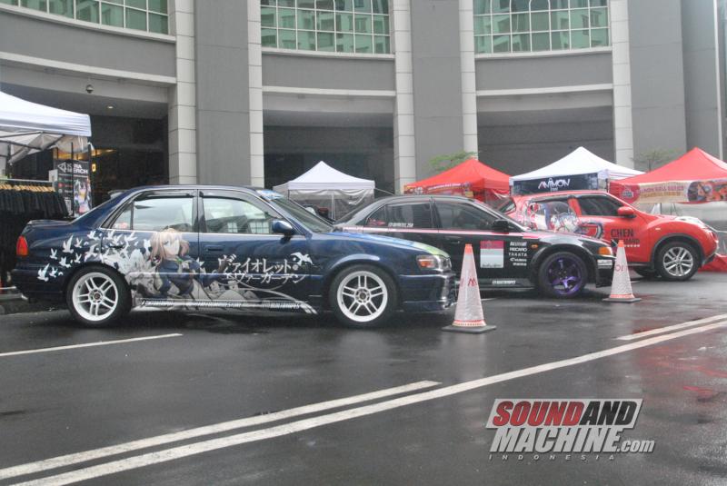 Built By Apes display mobil dengan stiker bertemakan pop culture Jepang di acara I Miss U, Japan Fest di Mall Of Indonesia, Jakarta.