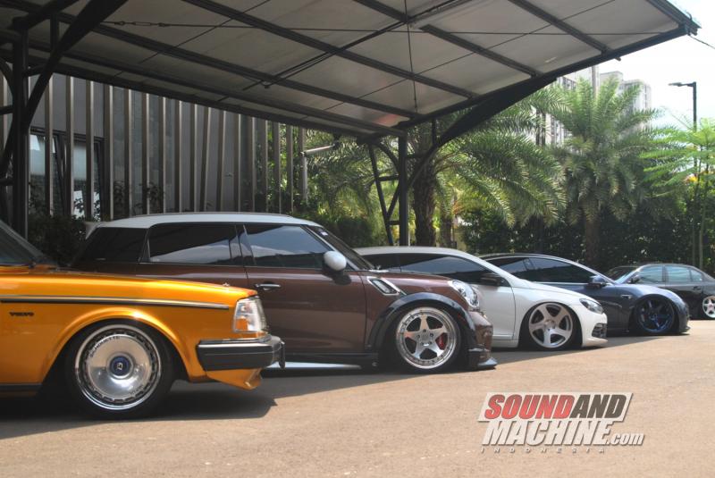 Mobil modifikasi milik peserta kontes Just Fitment Enthusiast.