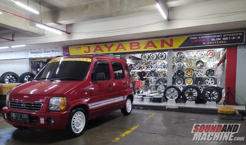 JB Autofashion bikin mobil tambah stylish, namun harga tetap ekonomis. (foto: anto)