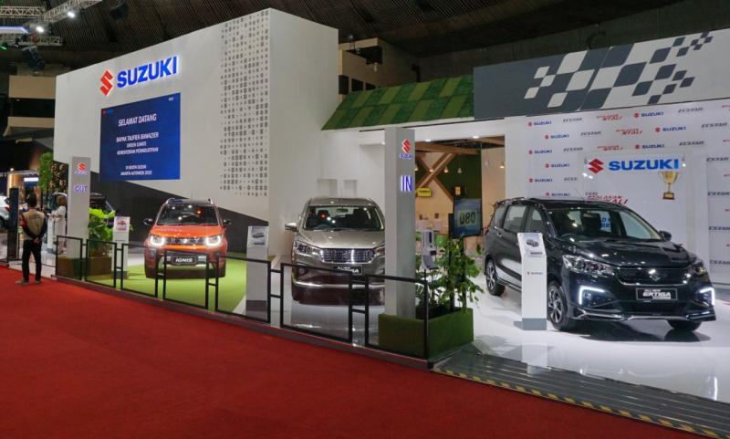 Deretan mobil petualang ramah lingkungan Suzuki di Jakarta Auto Week 2022. (foto: tim SNM)
