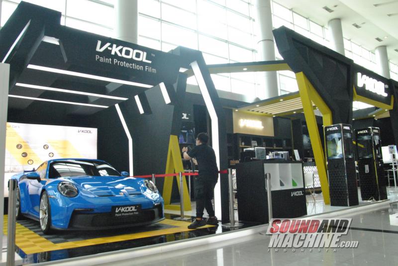 Booth V-Kool di pameran Indonesia International Motor Show (IIMS) Hybrid 2022