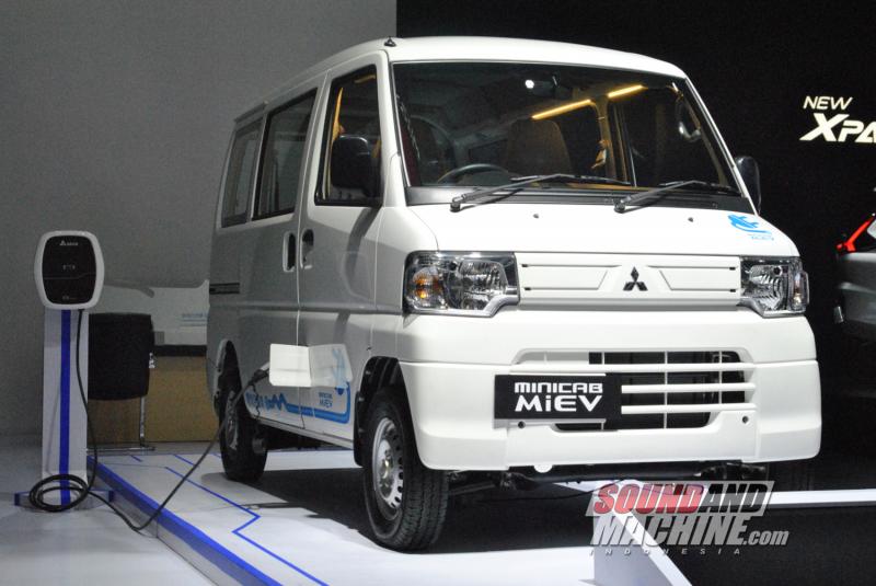 Mitsubishi Minicab MiEV di pameran Indonesia International Motor Show Hybrid 2022