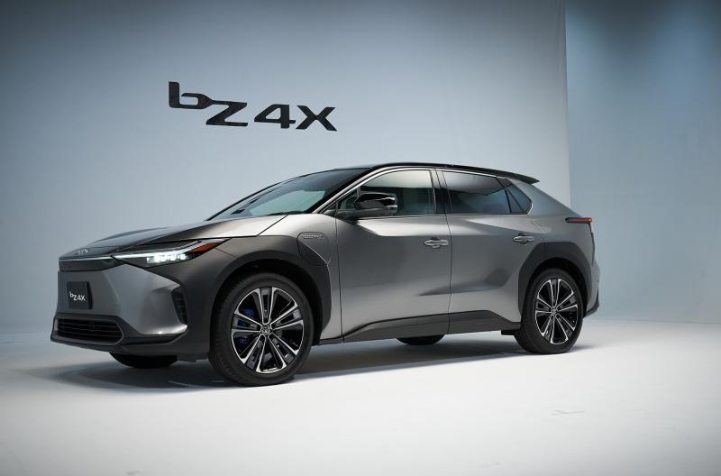 Toyota bZ4X, mobil listrik baterai yang terpilih sebagai kendaraan resmi delegasi forum internasional G20. (sumber: Toyota)