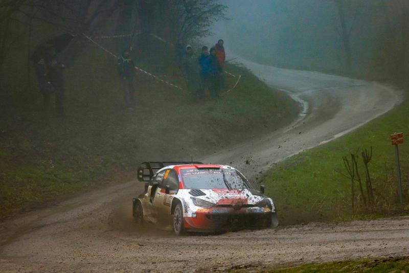 Toyota GR Yaris yang dikendarai oleh pemenang seri ketiga WRC 2022, pereli Kalle Rovanperä dengan navigator Jonne Halttunen (sumber: Toyota Gazoo Racing)