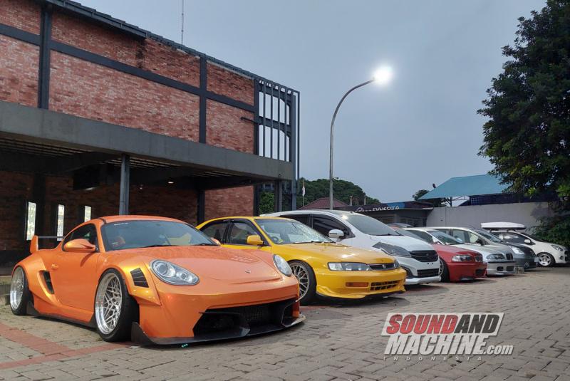 Gettin Low adakan car meet Meetime di daerah Jatiasih, Bekasi, Jawa Barat.