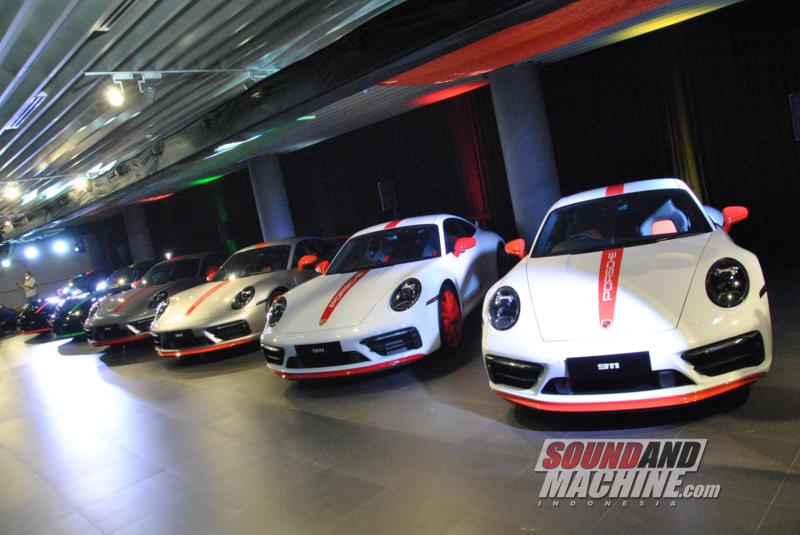 Edisi khusus pasar Indonesia Porsche 911 Carrera S Chili Edition dengan warna terinspirasi cabai.