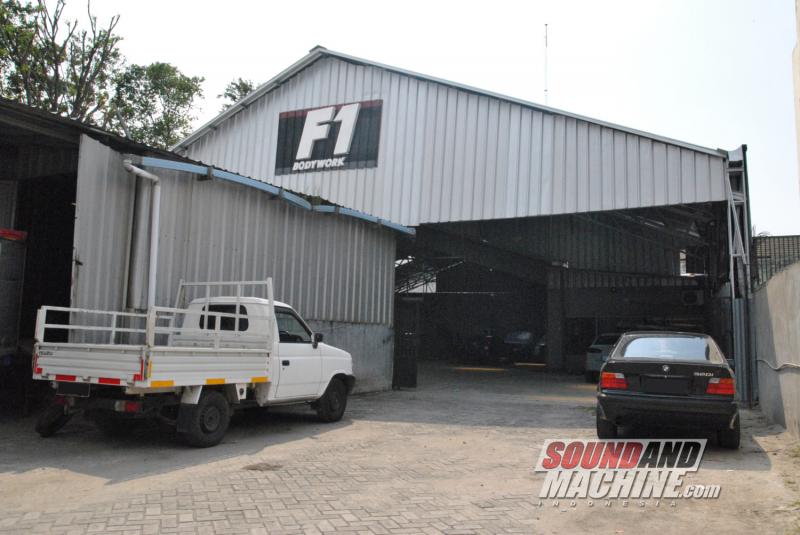 Bengkel F1 Bodywork yang baru re-opening di daerah Daan Mogot, Jakarta.