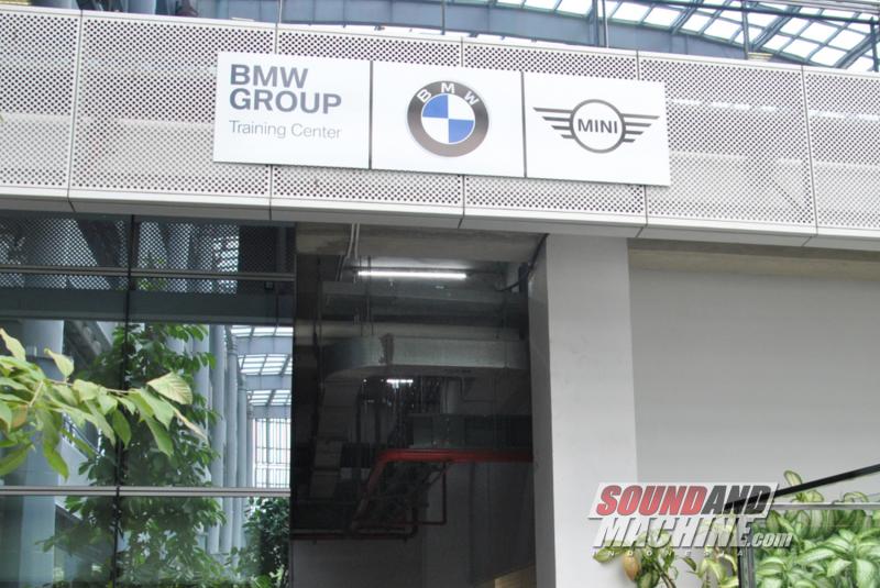 BMW Group resmikan training center terbarunya di Indonesia yang lebih besar namun ramah lingkungan, serta siap menangani kendaraan listrik.