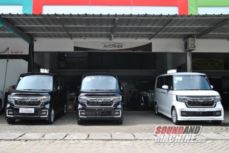 Showroom importir umum Auto Trade yang lebih fokus ke mobil mewah bermerk Jepang, ditengah dominasi pabrikan Eropa atau Amerika.