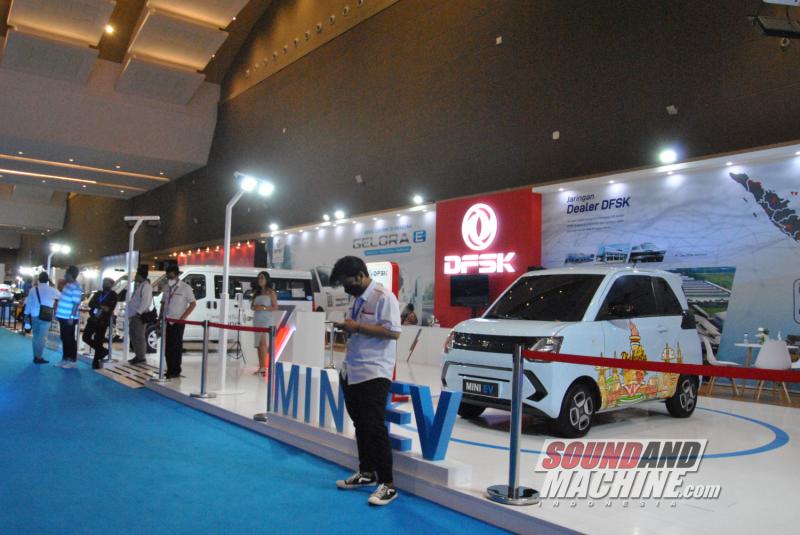 Booth DFSK di pameran khusus mobil listrik Periklindo Electric Vehicle Show (PEVS) 2022.