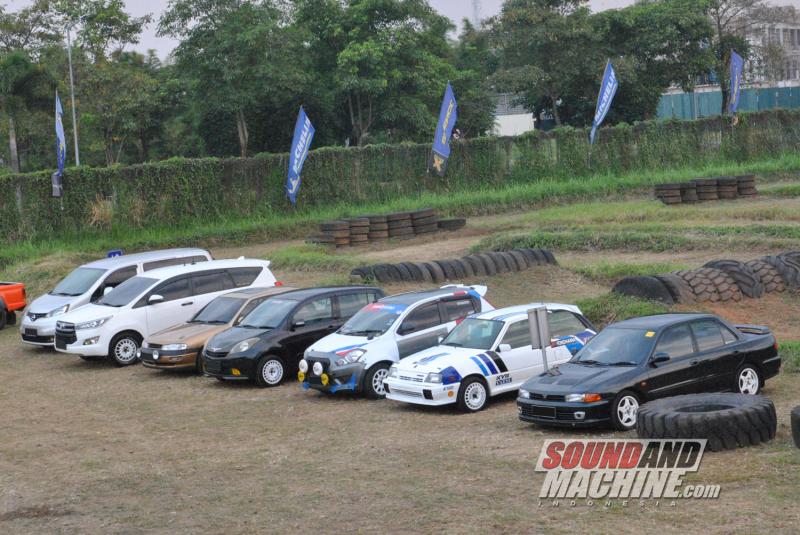 Perayaan hari jadi ke-7 komunitas Rally Look Indonesia di area off-road Sector X, Tangerang.