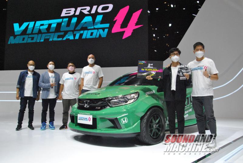 Pengumuman pemenang kontes modifikasi digital Brio Virtual Modification 4 di GIIAS 2022.