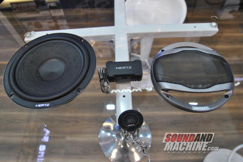 Speaker Hertz CK 165 L dari seri Cento yang diluncurkan di GIIAS 2022 untuk upgrade audio namun tetap menjaga OEM-nya.