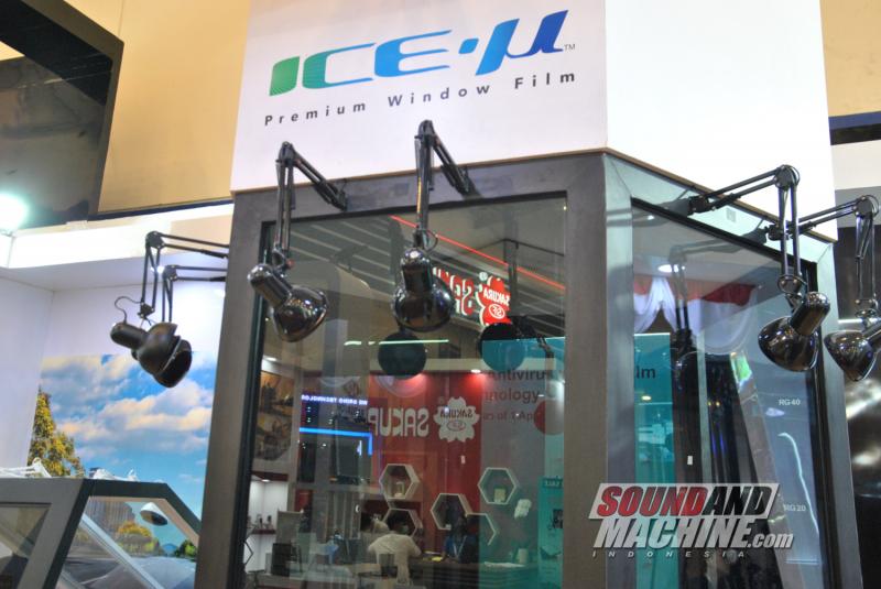 Kaca film ICE-U yang dipamerkan di Gaikindo Indonesia International Auto Show (GIIAS) 2022.