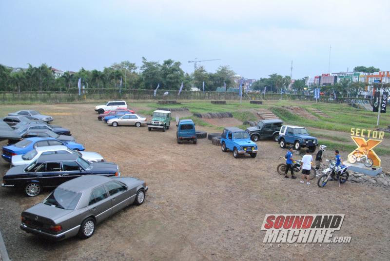 Saturday Afternoon Meet-up dengan tema mobil retro yang diadakan oleh area off-road Sector X.