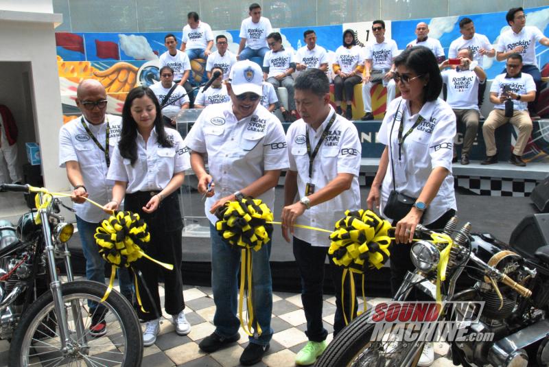 Ketua Ikatan Motor Indonesia (IMI) Bambang Soesatyo melakukan soft opening Black Stone Garage di daerah Hang Jebat, Jakarta Selatan.