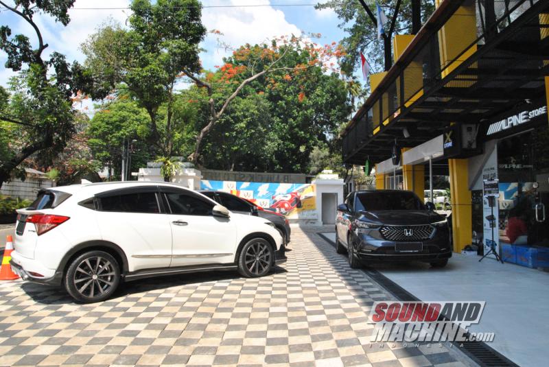 Alpine adakan car audio tuning class meeting dengan mengajak komunitas Honda HR-V Devotee Indonesia.