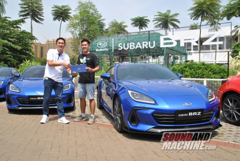 Seremoni serah terima unit sportscar Subaru All-New BRZ di Pantai Indah Kapuk, Jakarta.