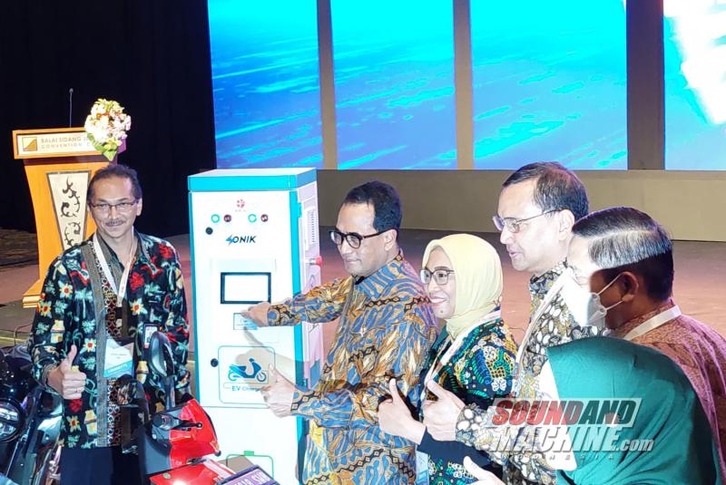 Perhelatan Indonesia Electric Motor Show (IEMS) 2022 yang dibuka oleh Menteri Perhubungan Budi Karya Sumadi.