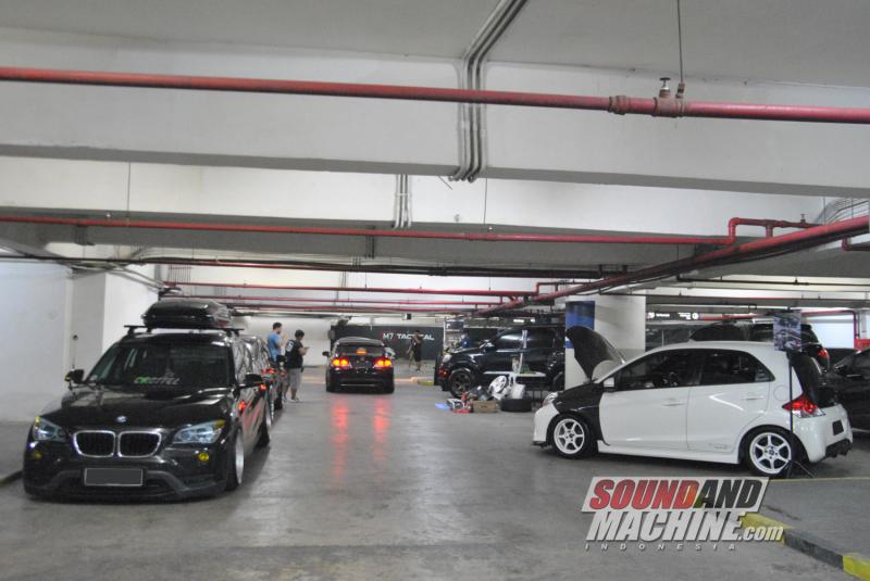 Acara car meet-up Meetime diadakan di Kuningan City yang diadakan Gettin Low, mengingatkan acara Lowfitment Day. 