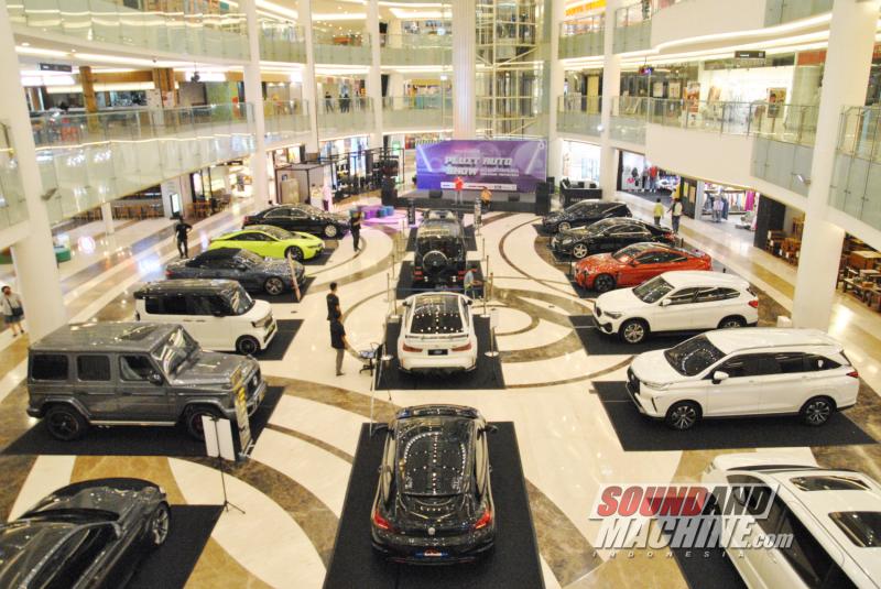 Perhelatan perdana Pluit Auto Show di Pluit Village, Jakarta.