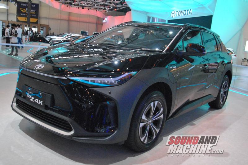 Mobil listrik baterai Toyota bZ4X yang akan dipakai untuk peserta KTT G20 dan dijual ke publik.
