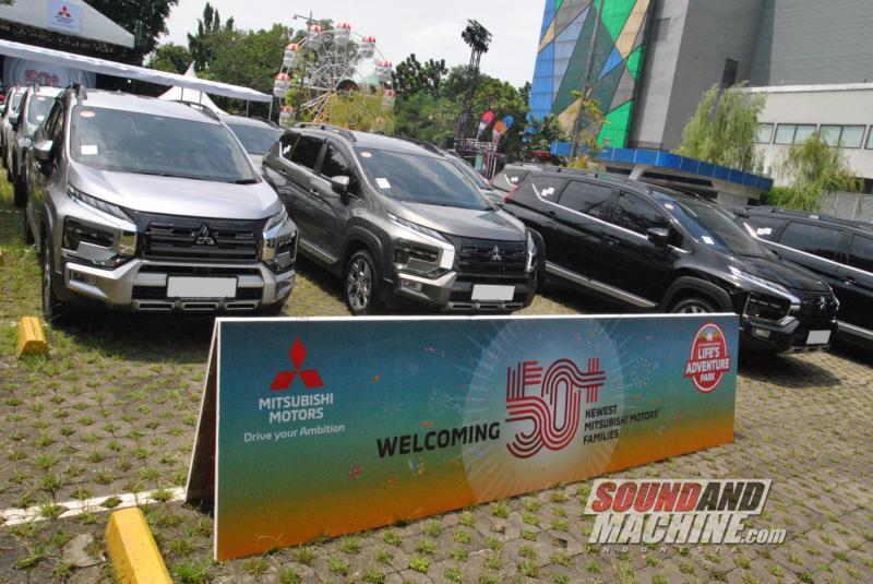 Seremoni serah terima 50 unit Mitsubishi New Xpander Cross untuk memperingati 50 tahun eksistensi Mitsubishi di Indonesia.