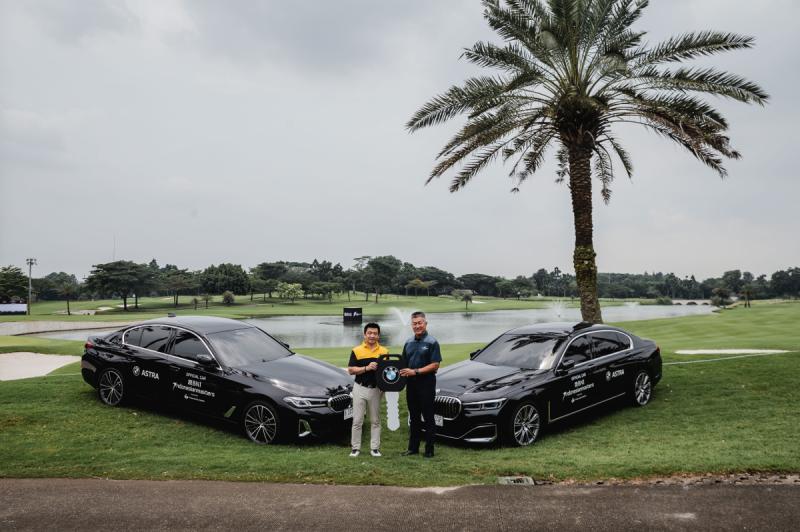 Serah terima official car BMW oleh BMW Astra untuk ajang golf Indonesian Masters (sumber: BMW Astra)