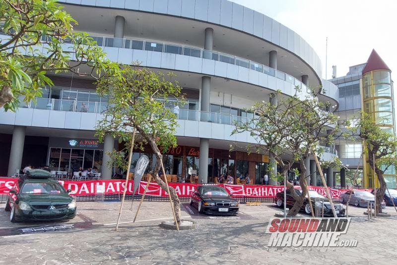 Perhelatan seri kontes modifikasi final Indonesia Auto Modified (IAM) Jakarta 2022 di Ancol Beach City, Jakarta.