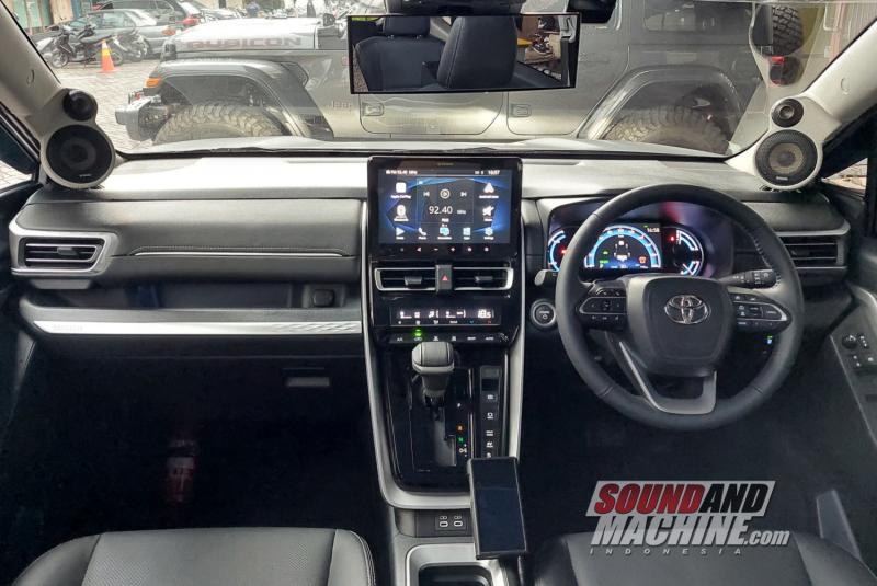 Upgrade audio 3-way Focal Flax di Toyota Kijang Innova Zenix Hybrid garapan gerai Cartens Audio.
