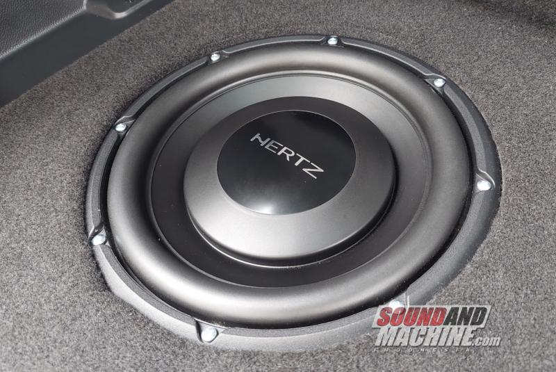 Subwoofer terbaru Hertz MPS 250 S4 10 inci di Toyota Kijang Innova Zenix Hybrid garapan Cartens Audio.