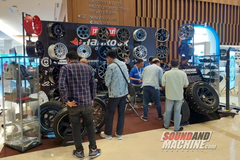 Gerai pelek dan ban Permaisuri di BCA Expoversary 2023.