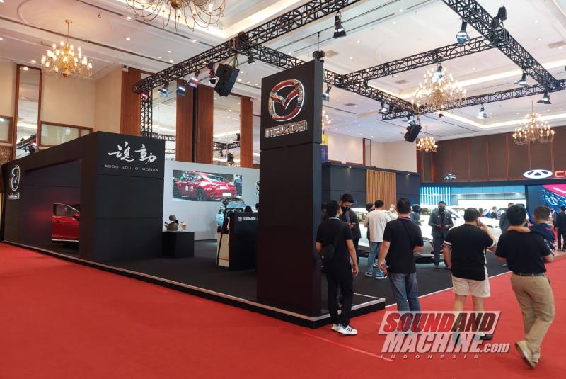 Booth Mazda di pameran Gaikindo Jakarta Auto Week (JAW) 2023.