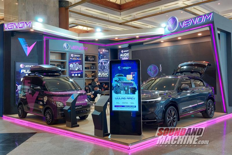 Booth Venom Audio di pameran Gaikindo Jakarta Auto Week 2023, tawarkan solusi upgrade car audio mobil.