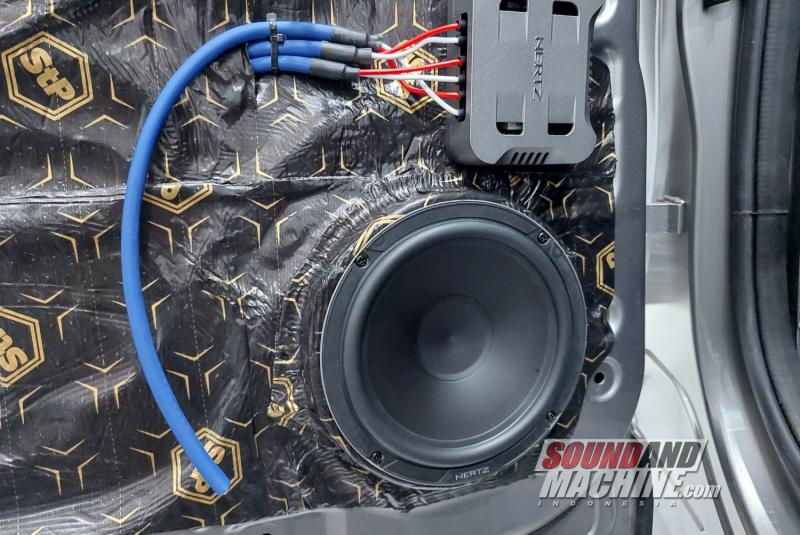 Speaker Hertz CPK 165 Pro yang terpasang di Wuling Almaz.