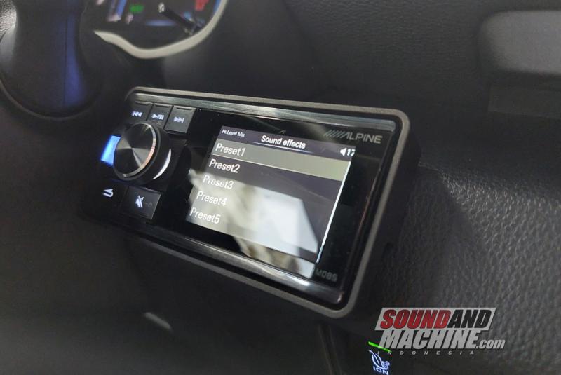 Head unit Alpine untuk upgrade audio Toyota Kijang Innova Zenix Hybrid.