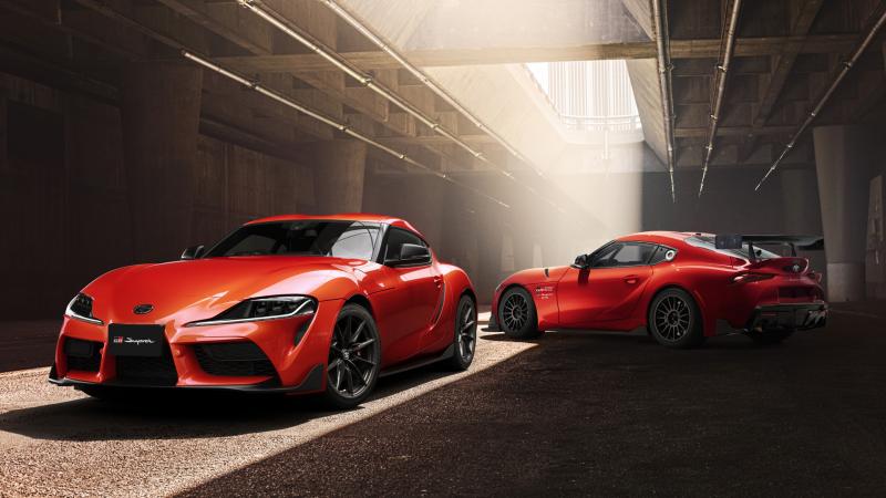 Toyota GR Supra Plasma Orange 100 Edition yang dirilis dalam rangka angka penjualan mobil balap GR Supra GT4 menembus 100 unit. (sumber: Toyota)