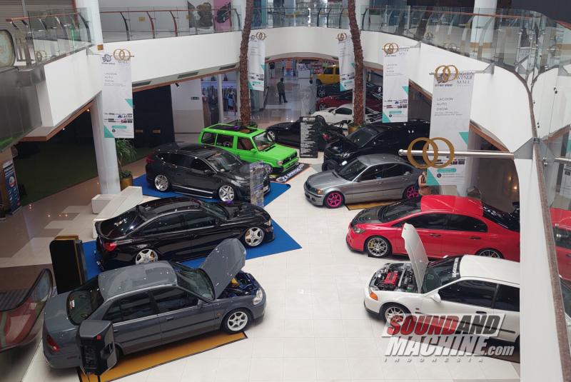 Kontes modifikasi Lagoon Auto Show yang diadakan oleh Just Fitment Enthusiast di Lagoon Avenue, Kalimalang, Bekasi.