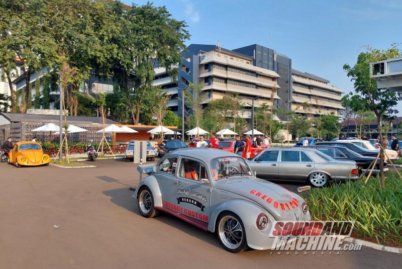 Meet-up halal bi halal 2023 Euro Retro Enthusiast di Cibis Park, Jakarta.