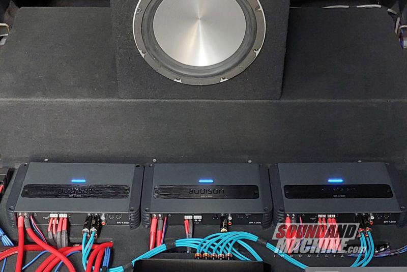 Power amplifier Audison SR Series di Honda Odyssey, sebagai mobil demo untuk salah satu produk car audio high end terbaru.