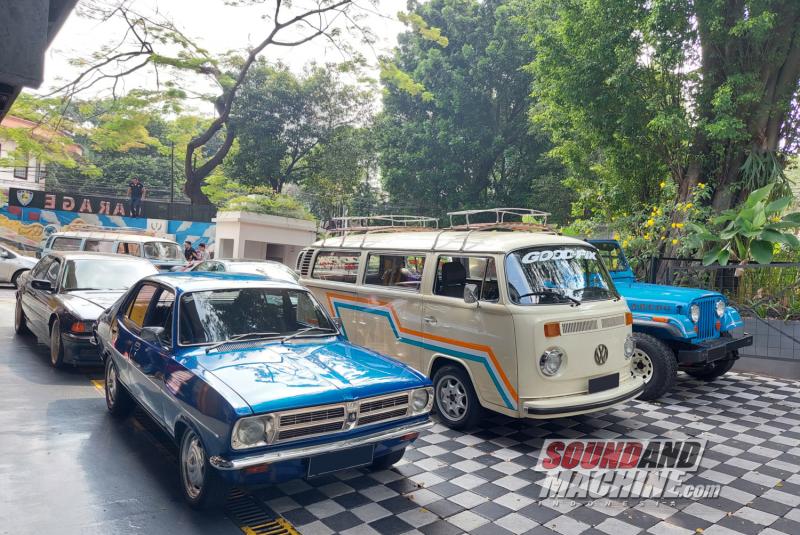 Suasana Saturday Morning Cruise di Black Stone Garage yang menjadi tempat start.