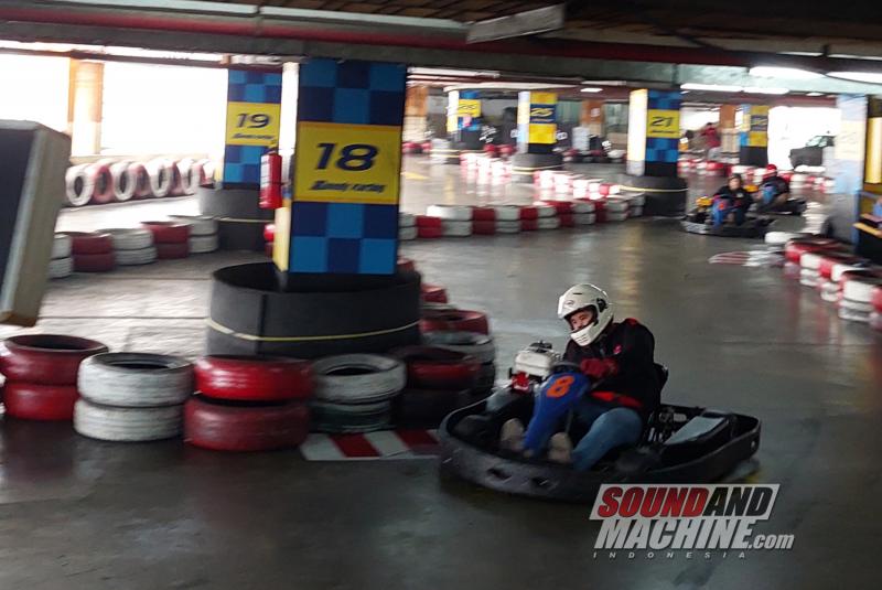 Suasana acara Find Your Parking Spot Seri Keenam di Speedy Karting, Plaza Semanggi, Jakarta.