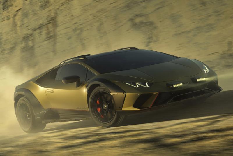 Sportscar Lamborghini Huracan Sterrato dengan Bridgestone Dueler All-Terrain AT002 yang eksklusif menjadi ban OEM-nya. (sumber: Lamborghini)