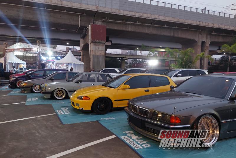 Suasana event Auto Contest 6th Anniversary Salutte di Revo Mall, Bekasi, Jawa Barat.