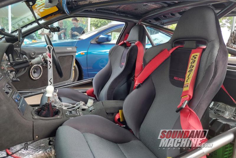 Kabin Nissan 180SX milik drifter Lucky Reza dengan peredam Z3RO Solutions.